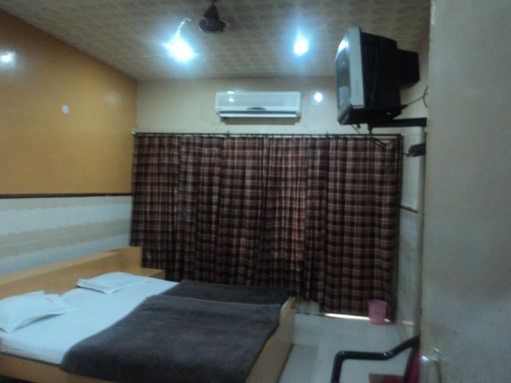 Hotel Jyoti Varanasi Zimmer foto