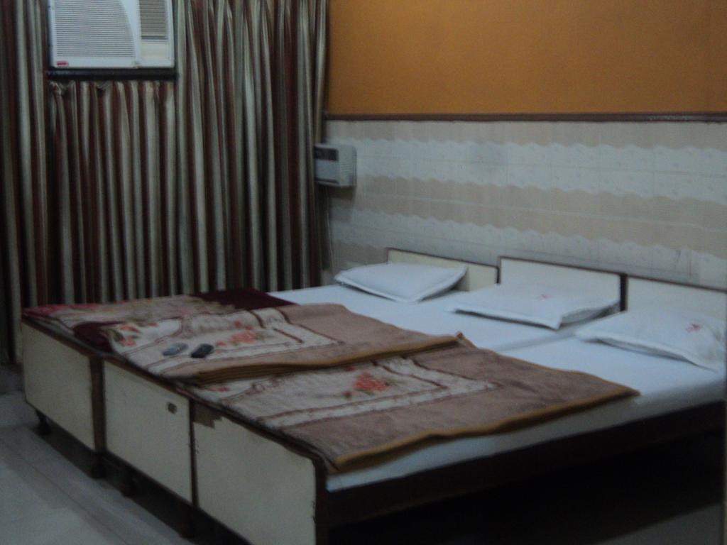 Hotel Jyoti Varanasi Exterior foto